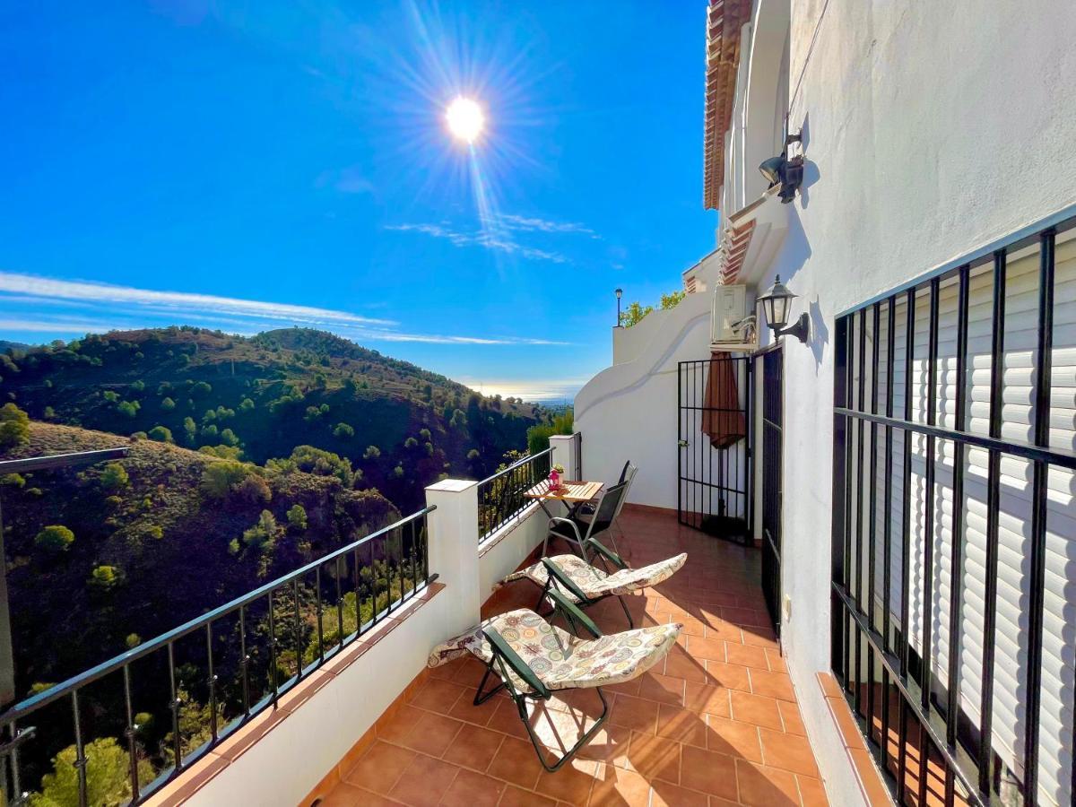 Apartamentos Axarquia , Frigiliana, Terraza Privada Con Vistas A La Montana Rio Y Al Mar Zewnętrze zdjęcie