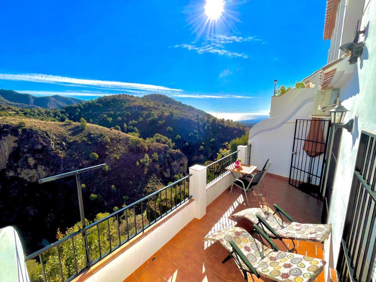 Apartamentos Axarquia , Frigiliana, Terraza Privada Con Vistas A La Montana Rio Y Al Mar Zewnętrze zdjęcie