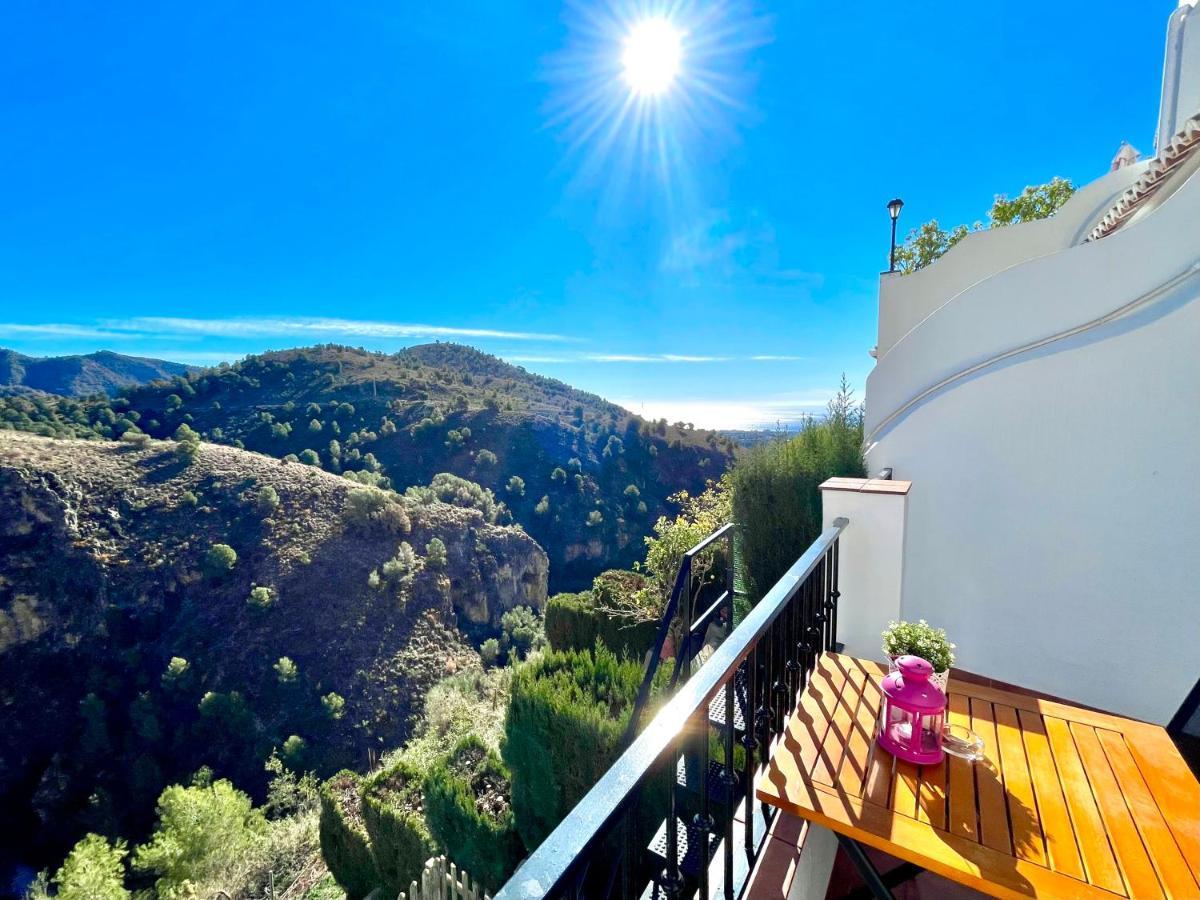 Apartamentos Axarquia , Frigiliana, Terraza Privada Con Vistas A La Montana Rio Y Al Mar Zewnętrze zdjęcie