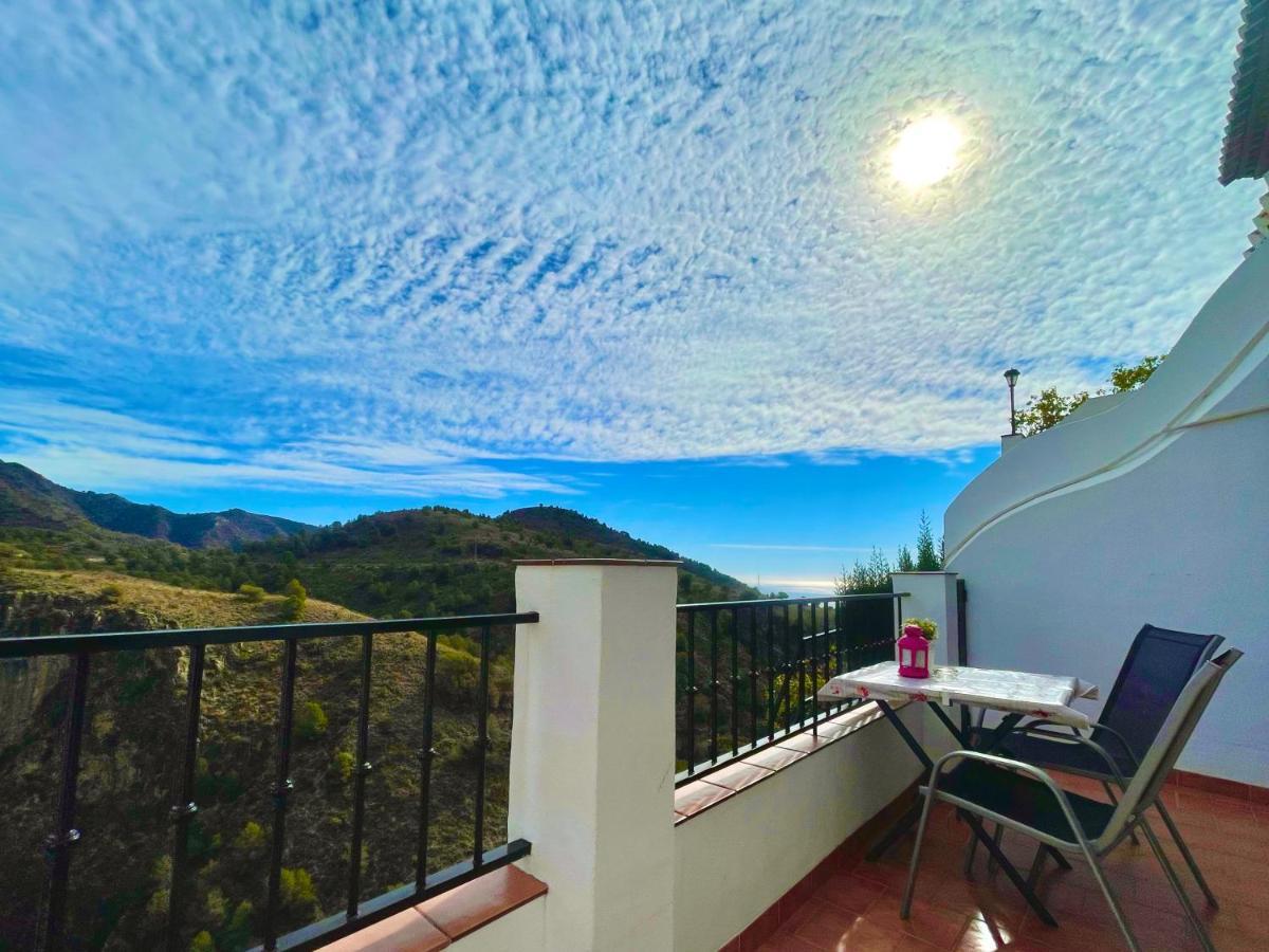 Apartamentos Axarquia , Frigiliana, Terraza Privada Con Vistas A La Montana Rio Y Al Mar Zewnętrze zdjęcie