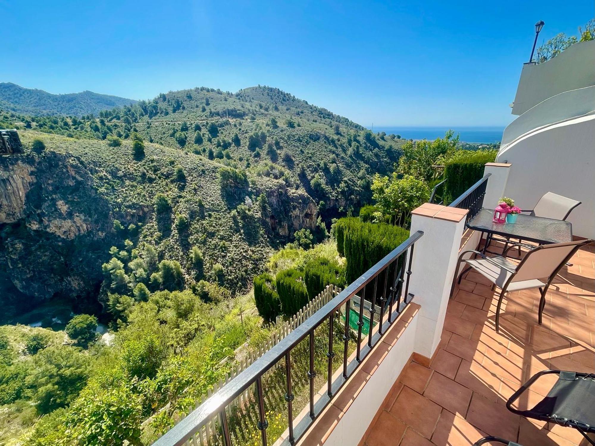 Apartamentos Axarquia , Frigiliana, Terraza Privada Con Vistas A La Montana Rio Y Al Mar Zewnętrze zdjęcie